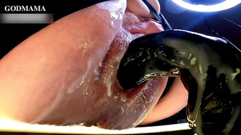 Amateur Mummy with a wet and hairy pussy spills while breastfeeding